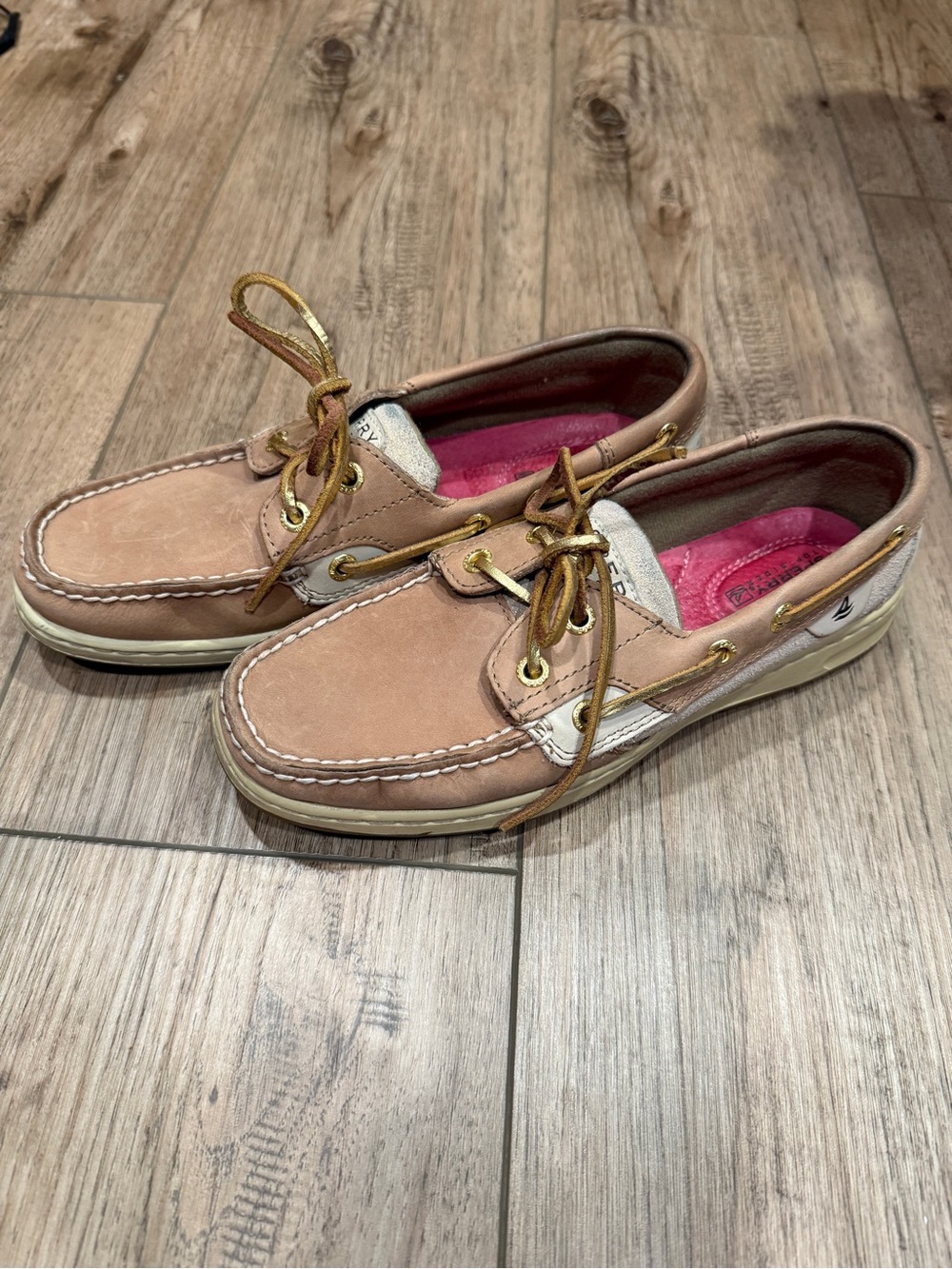 Sperry boat shoe with gold shimmer sz 7